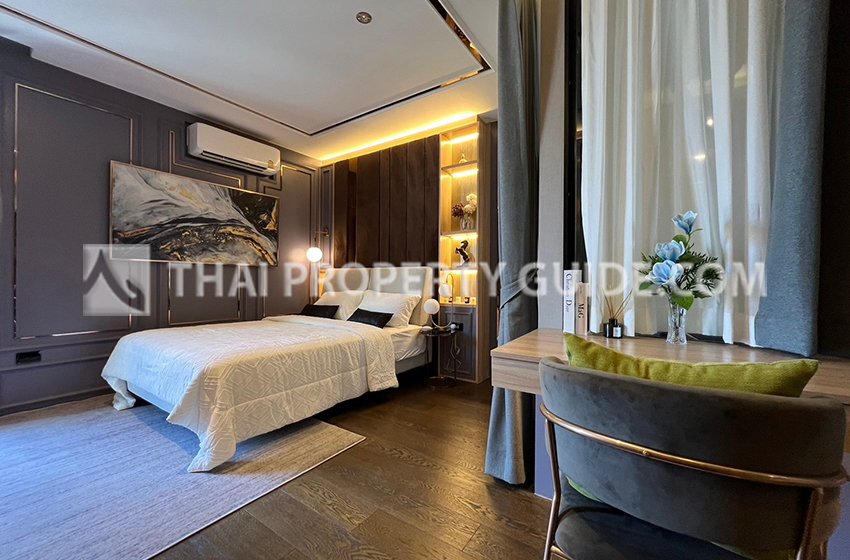 House with Private Pool in Srinakarin 